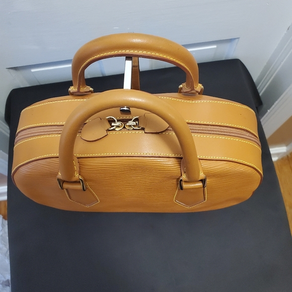 Bonini Italian leather Zip close Satchel - Picture 4 of 10